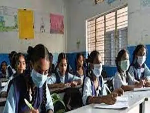 सिलेबस बदलने से पुरानी किताबें भी नहीं आ रही काम अर्द्धवार्षिक परीक्षाएं अगले महीने, 12वीं की चित्रकला बुक अब तक नहीं मिली