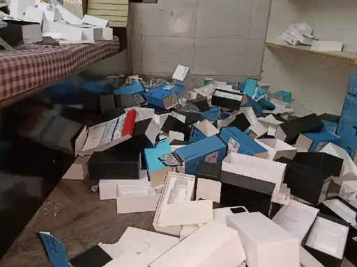 25 लाख के मोबाइल चोरी कर ले गए चोर दीवार फांद कर ओप्पो के ऑफिस में घुसे चोर, छोड़ गए मोबाइल के खाली डिब्बे