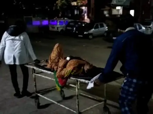 बहू ने सास को चाकू मारा झगड़ा हुआ तो पहले दनादन थप्पड़ मारे, फिर पेट में घुसा दिया चाकू