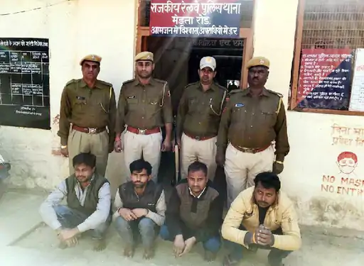 ट्रेन में महिलाओं से यात्री बन जान-पहचान बढ़ा करते चोरी जयपुर-सूरतगढ़ ट्रेन में हुई जेवरात चोरी का हुआ खुलासा, यूपी की गैंग के चार मेंबर गिरफ्तार