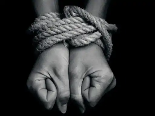 मामा के यहां ले जाने की कहकर ले गए बदमाश नाबालिग और उसकी मां को, मां को रास्ते रास्ते में उतारा