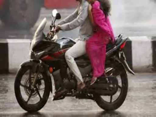 लिफ्ट देने के बहाने से लड़की लेकर भागा बदमाश एक महीने बाद भी लड़की का अता-पता नहीं, पिता ने जताई अनहोनी की आशंका