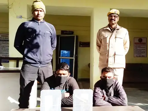 ज्वेलर्स से लूट करने से पहले ही पकड़े गए आरोपी कांस्टेबल ने योजना बनाते हुए सुना, एक पिस्टल और 315 बोर का देशी कट्टा बरामद