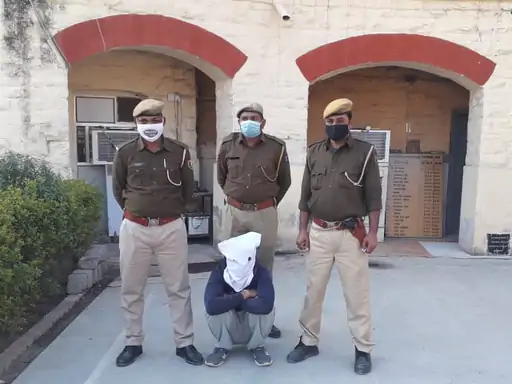 दिल्ली पुलिस के जवान के साथ हाइवे पर लूट का आरोपी बापर्दा गिरफ्तार, पुलिस कर रही पूछताछ