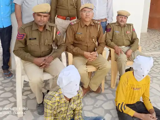 3 बदमाशों ने किराए पर ली कार को लूटा:चाकू की नोक पर कार ड्राइवर के साथ की मारपीट, 2 बदमाश गिरफ्तार, 1 फरार