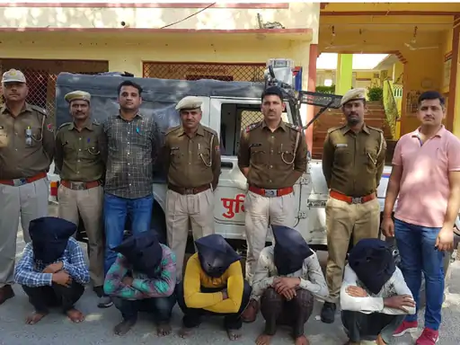 नकबजनी की वारदातें करने वाली गैंग का खुलासा:हाइवे के किनारे वाले गांव-कस्बों को बनाते थे निशाना, बोलेरो से पहुंचते, चोरी कर फरार हो जाते थे