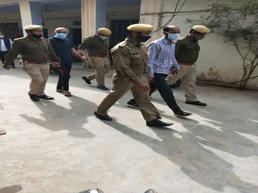 REET मामले में आरोपियों को कोर्ट में किया पेश:एक आरोपी को न्यायिक हिरासत में भेजा, दूसरे को 4 दिन को SOG की रिमांड में भेजा