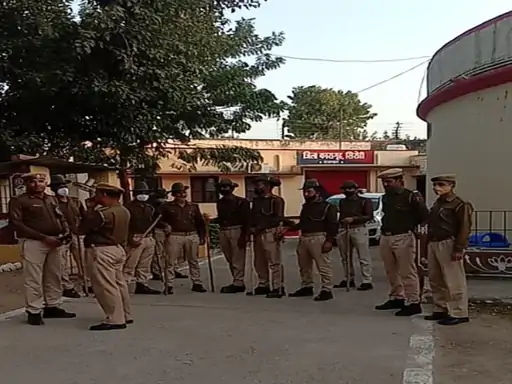 डिस्ट्रिक्ट जेल की आकस्मिक जांच:बंदियों के कपड़े, बिस्तर, रजाई गद्दे की ली तलाशी, नहीं मिली कोई संदिग्ध वस्तु