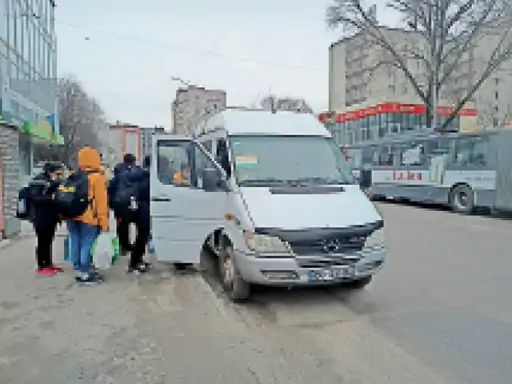 मोदी-पुतिन की वार्ता का असर:यूक्रेन से छात्रों का पौलेंड बॉर्डर के लिए निकलना शुरू, उन्हीं गाड़ियों को निकलने मिलेगा जिन पर भारत का झंडा लगा हो