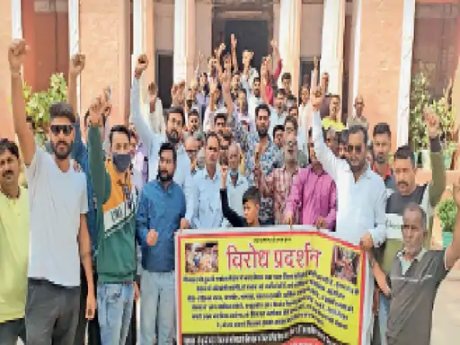 नवल विहार कॉलोनी के विरोध में गोचर समर्थक:नगर निगम ने भीनासर में कॉलोनी काटी, विरोध में उतरे बाशिंदे बोले-यह गोचर भूमि है