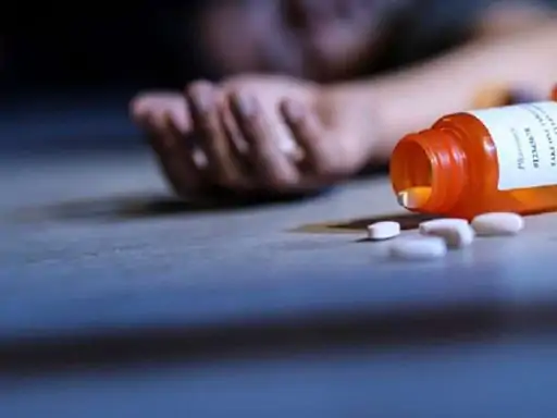 नाबालिग छात्रा ने जहर खाकर की सुसाइड आज सुबह अस्पताल में तोड़ा दम, मौत के कारणों का पता लगाने में जुटी पुलिस