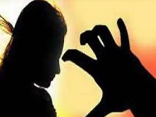 हॉस्पिटल में महिला ANM से छेड़छाड़ दिखाने आए मरीज युवक ने की गलत हरकत, शोर मचाने पर भागकर आए गार्ड को धक्का देकर भागा