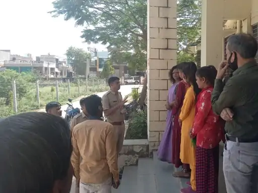 कॉलेज की लड़कियों से मनचलों ने की छेड़छाड़ हॉस्टल के लड़के आए दिन करते परेशान, प्रिसिंपल ​​​​​​​ने पुलिस में की शिकायत