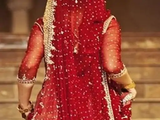 दुल्हा पसंद नहीं आया तो घर से भागी दुल्हन 6 घंटे में ही पुलिस ने दोनों को पकड़ा, काफी समझाइश के बाद करवाई शादी