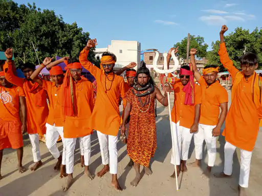 वैशाली: बाबा गरीबनाथ को जल चढ़ाने के लिए निकले डाक बम: पहलेजा घाट से निकले सैकड़ों डाक कांवड़िए, ड्रोन कैमरों से निगरानी वैशाली: बाबा गरीबनाथ को जल चढ़ाने के लिए निकले डाक बम: पहलेजा घाट से निकले सैकड़ों डाक कांवड़िए, ड्रोन कैमरों से निगरानी