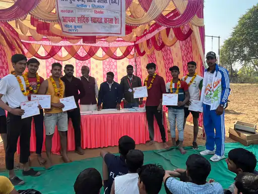 ब्लॉक स्तरीय खेलकूद प्रतियोगिताओं:पारंपरिक खेलों में बच्चों ने दिखाया दम, विजेता बच्चों को पुरस्कार देकर किया गया सम्मानित
