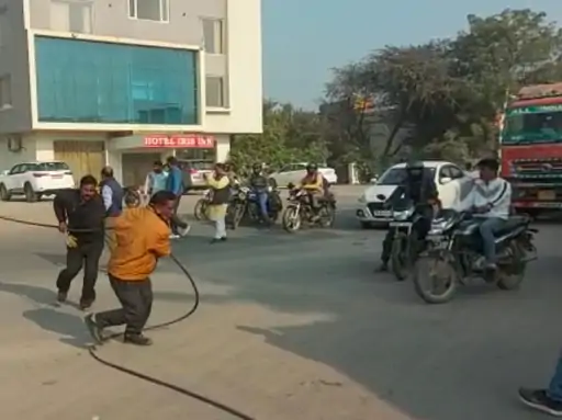 220 केवी हाईटेंशन लाइन का तार टूटा:नीमराना के कई 30 गांव की बत्ती गुल, बड़ा हादसा टला