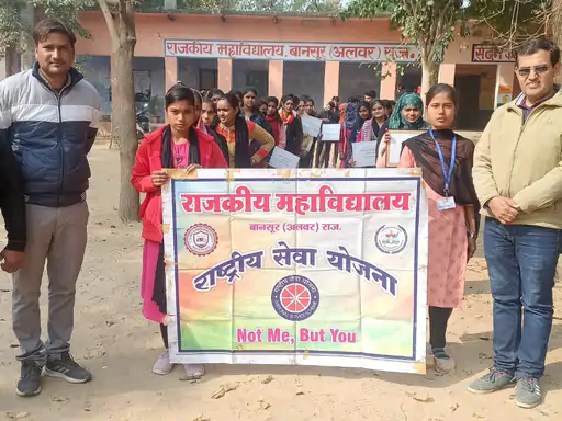 मतदाता जागरुकता रैली का आयोजन:कॉलेज के छात्र छात्राओं ने कस्बे में निकाली रैली, मतदान को लेकर ग्रामीणों को किया जागरुक
