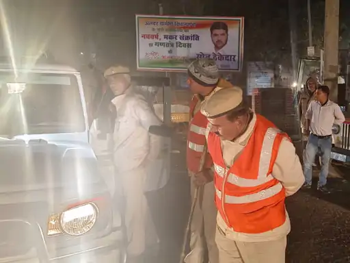 गणतंत्र दिवस की शाम पुलिस ने चलाया चेकिंग अभियान:होटल, ढाबों और हाईवे पर वाहनों की जांच की