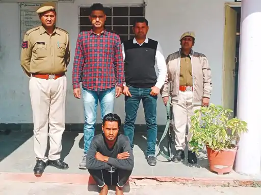 चोरी के बाद कटी हालत में मिली बाइक:बाइक चोरी के 3 आरोपी पकड़े, 1 पर 11 मुकदमें, जिसे रिमांड पर लिया