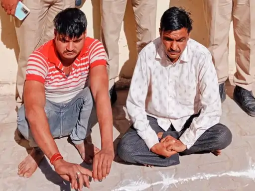 मादक पदार्थ के साथ 2 तस्कर गिरफ्तार:6 ग्राम स्मैक और एक कार बरामद, एनडीपीएस एक्ट में मामला दर्ज