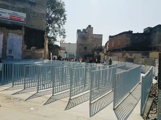 अब खाटूश्याम में सिर्फ दर्शन, प्रसाद नहीं चढ़ा सकेंगे:VIP लाइन दिव्यांगों के काम आएगी, पहले दिन पट खुलते ही उमड़े बाबा के भक्त