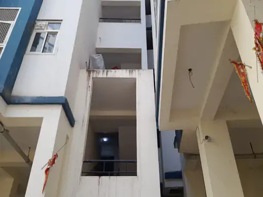 10वीं मंजिल से कूदी छात्रा बोली थी- आंटी ने धमकाया:महिला के बेटे से बात करती थी लड़की, सुसाइड से पहले भाई को किया फोन