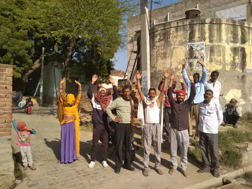 बिजली समस्या से परेशान ग्रामीणों ने किया विरोध:2 सप्ताह से सिंगल फेस ट्रांसफार्मर है खराब, विभाग नहीं दे रहा कोई ध्यान