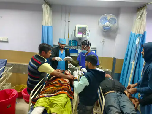 रींगस में बाइक ने महिला यात्री को मारी टक्कर:खाटूश्यामजी की पदयात्रा में जा रही थी महिला, जयपुर रेफर