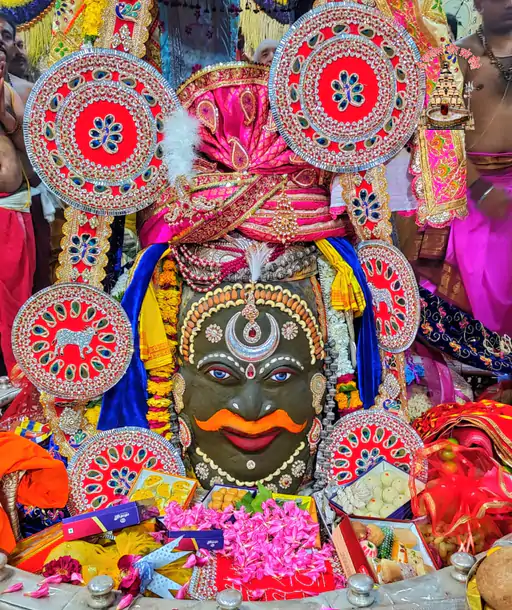 महादेव का महापर्व:महाकाल मंदिर में एक घंटे पहले खोले गए पट, काशी में सुबह 6 बजे तक 2 लाख भक्तों ने दर्शन किए