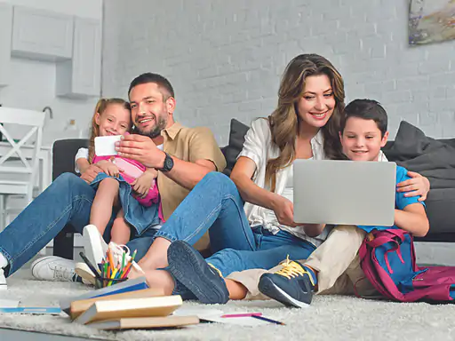 बच्चों के लिए तैयार करें सुरक्षित डिवाइस:मोबाइल और लैपटॉप को उम्र के हिसाब से सुरक्षित कैसे बनाया जा सकता है, यहां जानिए