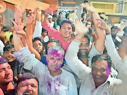 323 साल बाद फिर सत्ता के केंद्र में डीग संघर्ष की जीत डीग जिला बनने से 6 तहसील और 696 गांवों के 1.72 लाख घरों में जश्न