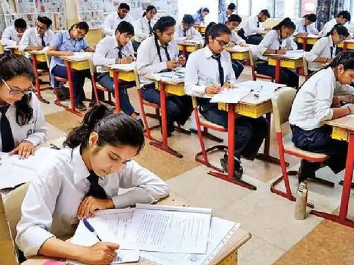 34 केंद्रों पर 11,407 परीक्षार्थी देंगे सैट परीक्षा जेवर ताबीज और मैटल पहनकर आने की अनुमति नहीं