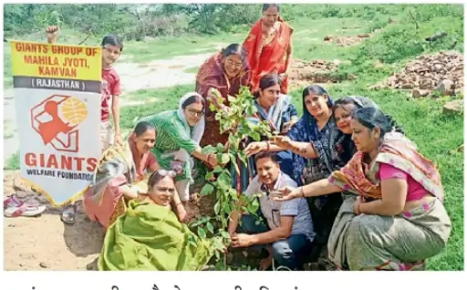 पेड़ों से पर्यावरण संतुलन रहने के साथ हीलोगों को जीवन मिलता है
