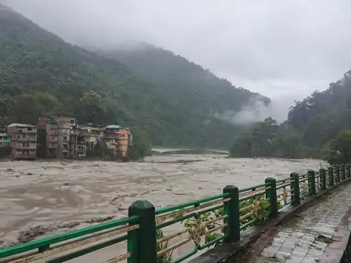 सिक्किमको टिस्टा नदीमा बाढी, २३ सैनिक बेपत्ता, ४१ गाडी डुबे
