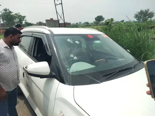 अलीगढ़ में BJP सांसद के करीबी ट्रांसपोर्टर की हत्या:कार का शीशा चीरते हुईं सीने में धंसी,बाइक सवारों ने 4 गोलियां मारीं...TV Newsकल तक