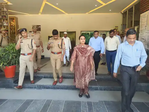 DM-SSP ने परीक्षा केंद्रों का किया निरीक्षण:RO-ARO परीक्षा नकलविहीन कराने की तैयारी,CCTV कंट्रोल रूम देखा...TV Newsकल तक