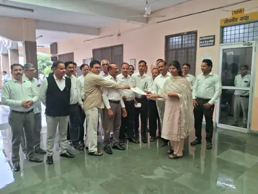 पश्चिमी उत्तर प्रदेश में उच्च न्यायालय की खंडपीठ की मांग:इलाहाबाद हाईकोर्ट से 800 किमी की दूरी,22 जिलों के अधिवक्ता 50 वर्षों से कर रहे हैं मांग...TV Newsकल तक