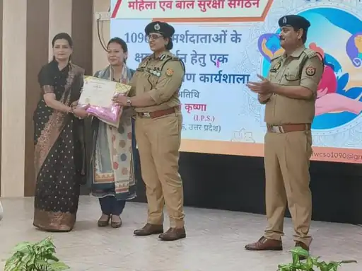 बुलंदशहर और खुर्जा में पढ़ाती हैं दोनों:यूपी की दो शिक्षिकाओं को बेस्ट काउंसलर अवॉर्ड,प्रदेश के 15 काउंसलर्स हुए पुरस्कृत...TV Newsकल तक