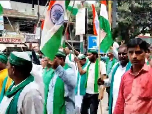 बुलंदशहर में किसान यूनियन की तिरंगा यात्रा:स्याना बस अड्डे से रमपुरा तक निकली यात्रा, सैकड़ों ट्रैक्टर-ट्रॉली में किसानों ने लगाए देशभक्ति के नारे...TV Newsकल तक