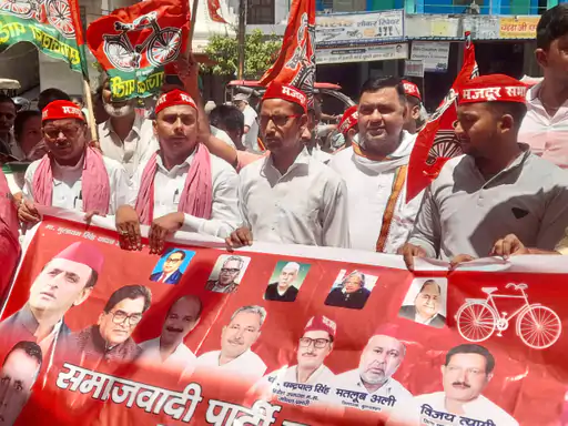 सपा का कलेक्ट्रेट पर प्रदर्शन:राष्ट्रपति को भेजा ज्ञापन,मतदाता सूची में गड़बड़ी की जांच की मांग...TV Newsकल तक