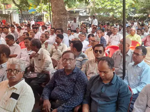 DIOS कार्यालय पर शिक्षकों का प्रदर्शन:पुरानी पेंशन बहाली समेत 31 मांगों को लेकर सैकड़ों शिक्षक धरने पर बैठे...TV Newsकल तक