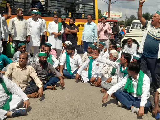 बुलंदशहर में भाकियू कार्यकर्ताओं ने कलेक्ट्रेट पर किया प्रदर्शन:मक्का खरीद केंद्र की मांग को लेकर किसानों का विरोध,एसडीएम को सौंपा ज्ञापन...TV News कलतक