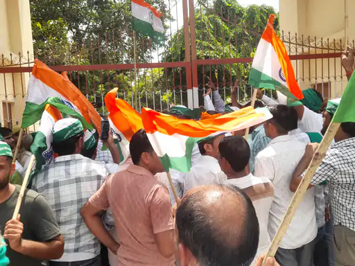 बुलंदशहर में किसान यूनियन ने निकाली तिरंगा यात्रा:यूपी में यूरिया की किल्लत से किसान परेशान,कलेक्ट्रेट पर दिया धरना...TV Newsकल तक