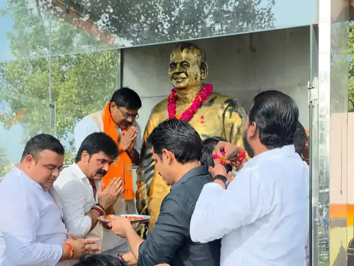 कल्याण सिंह की चौथी पुण्यतिथि पर बुलंदशहर में श्रद्धांजलि:प्रतिमा पर दूध-पुष्प अर्पण के बाद कार्यकर्ता अलीगढ़ की जनसभा में हुए शामिल...TV Newsकल तक
