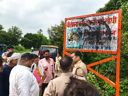 अवंतीबाई और कल्याण सिंह के बोर्ड पर कालिख पोती: ग्रामीणों में रोष,स्याना के नगलाकरन गांव में हुई घटना...TV Newsकल तक