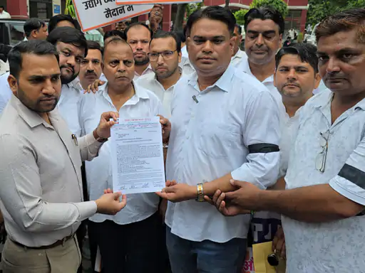 सिकंदराबाद में व्यापार मंडल ने एसडीएम को सौंपा ज्ञापन:व्यापारी नेता पर हमले के विरोध में प्रदर्शन,आरोपी के खिलाफ कार्रवाई की मांग...TV Newsकल तक