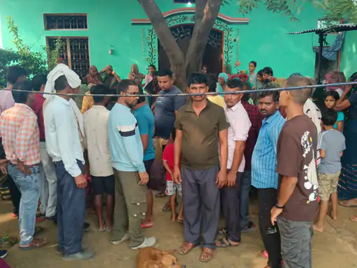 खुर्जा में बाइक सवार को कार ने मारी टक्कर:तारीख से घर लौट रहे थे,हादसे में युवक की मौत, चालक गिरफ्तार...TV Newsकल तक