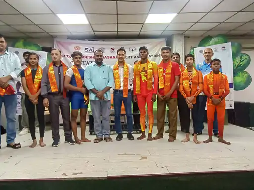 अनूपशहर में 4 विद्यार्थियों ने जीते स्वर्ण पदक:योगासन प्रतियोगिता में जेपी विद्या मंदिर का दबदबा,कोच को मिला रजत...TV Newsकल तक