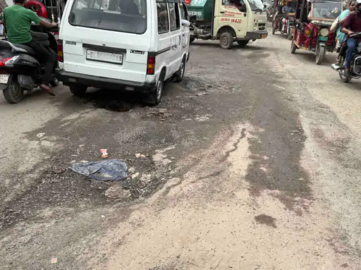बुलंदशहर में बारिश से सड़कों की स्थिति बिगड़ी:मरम्मत में लगेंगे 2 करोड़,95% सड़कें गड्ढों में तब्दील...TV Newsकल तक